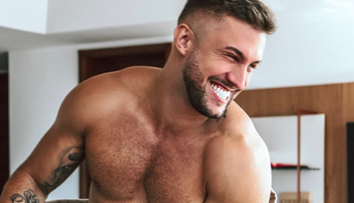 Arthur Picoli se declara ao amigo gato Arthur Picoli se declara ao amigo gato
