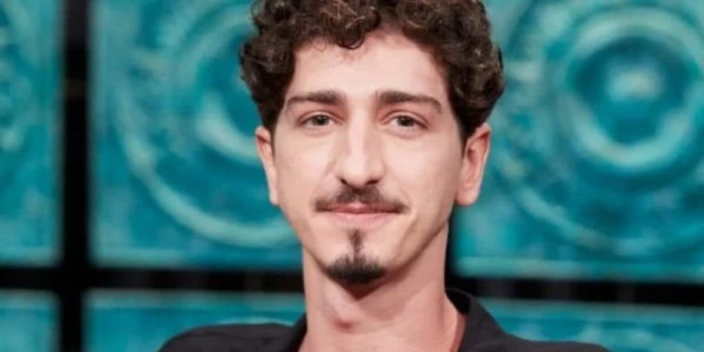 Johnny Massaro surpreendeu ao publicar registro ao lado do namorado, o advogado João Pedro Accioly