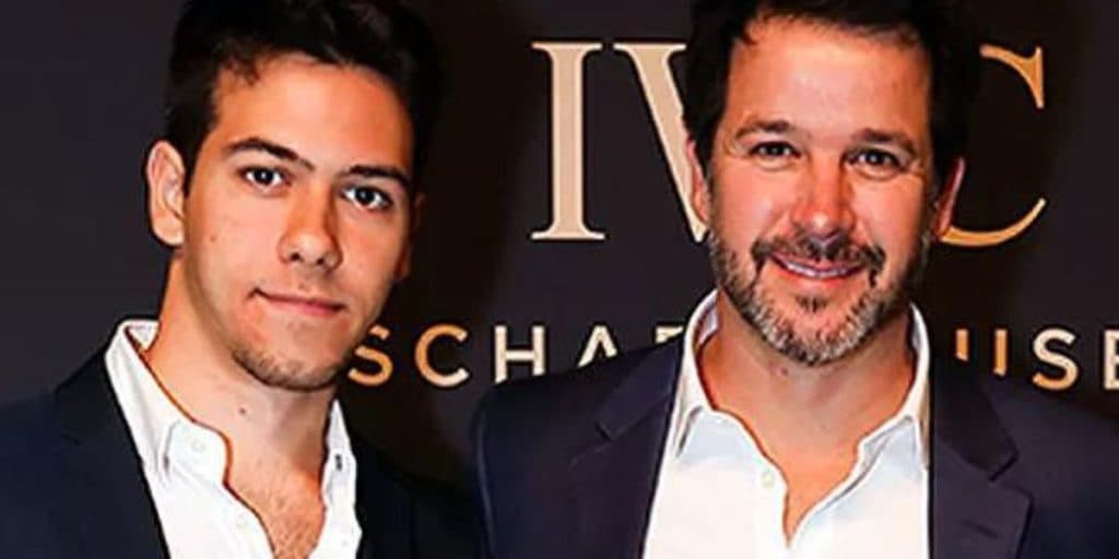 Filho de Murilo Benício surge abraçado ao amigo em foto