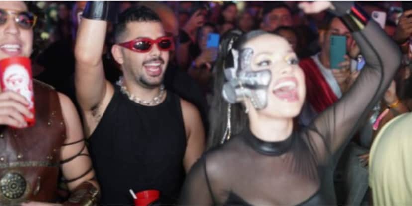 Fotógrafos passam por dificuldades aotentar fotografar Juliette e Pedro Sampaio durante o Aviões Fantasy 2022 (Foto: Reprodução) Fotógrafos passam por dificuldades aotentar fotografar Juliette e Pedro Sampaio durante o Aviões Fantasy 2022 (Foto: Reprodução)