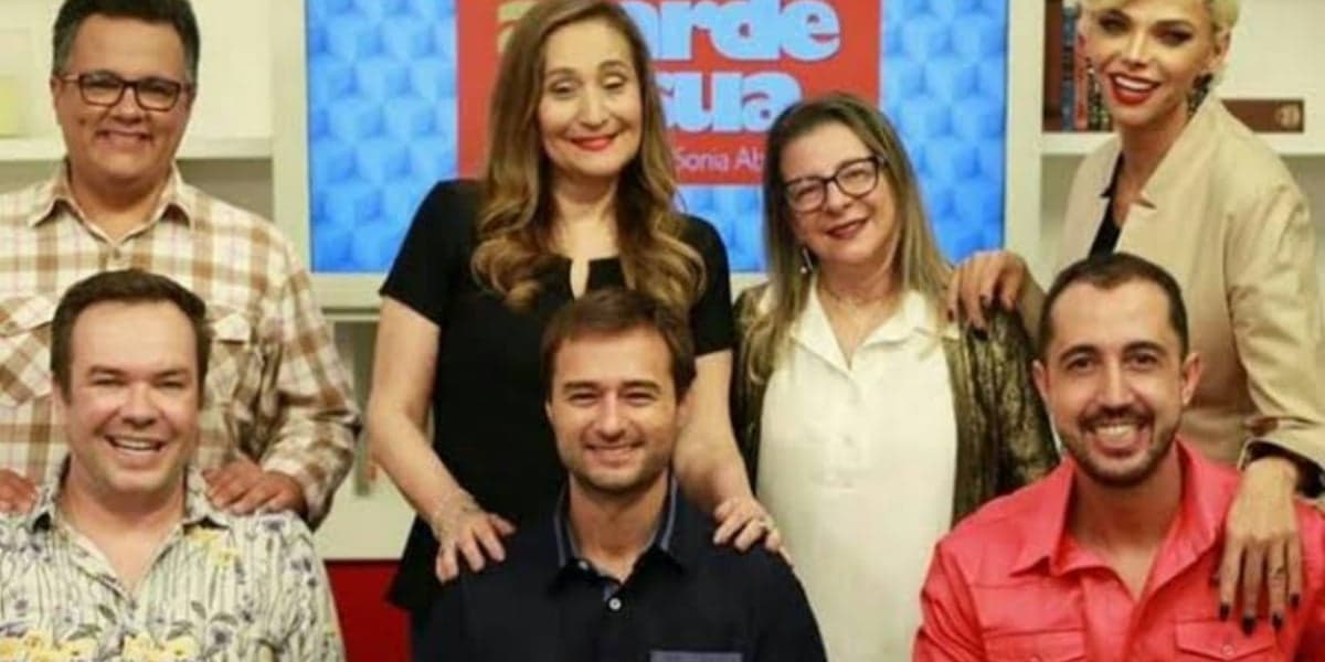 Time de colunistas do A Tarde é Sua - Foto: Reprodução / RedeTV! Time de colunistas do A Tarde é Sua - Foto: Reprodução / RedeTV!