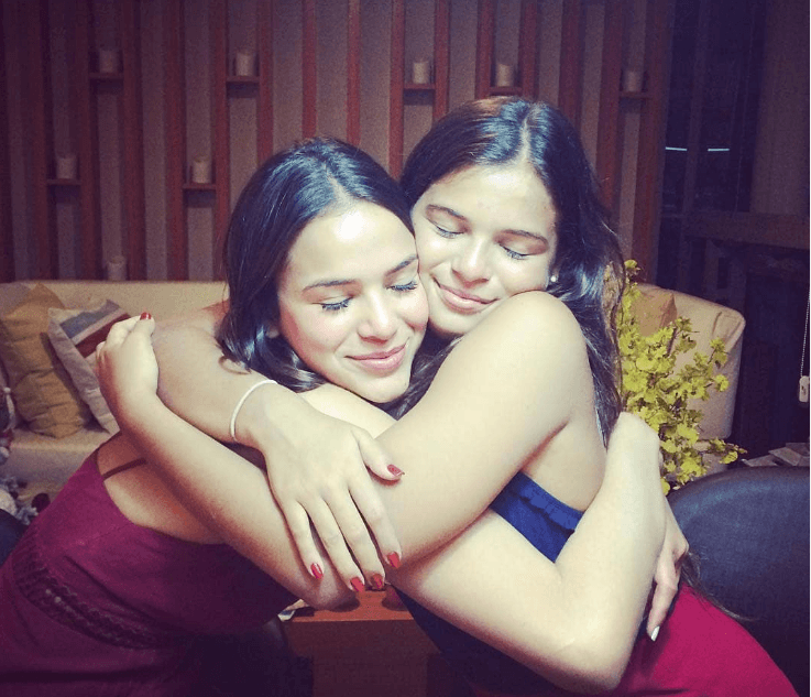 Luana Marquezine, irmã da atriz Bruna Marquezine, é tão idêntica que semelhança é tanta que deixa público chocado - Foto: Reprodução Instagram Luana Marquezine, irmã da atriz Bruna Marquezine, é tão idêntica que semelhança é tanta que deixa público chocado - Foto: Reprodução Instagram