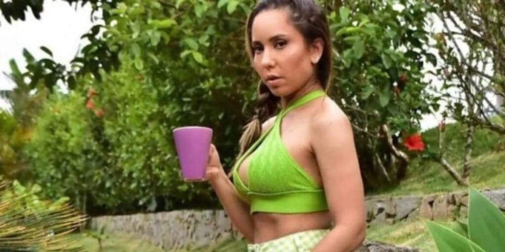 Lembra dela? Mulher Melão dá zoom por baixo de biquíni fio-dental milhado e deixa o público enlouquecido