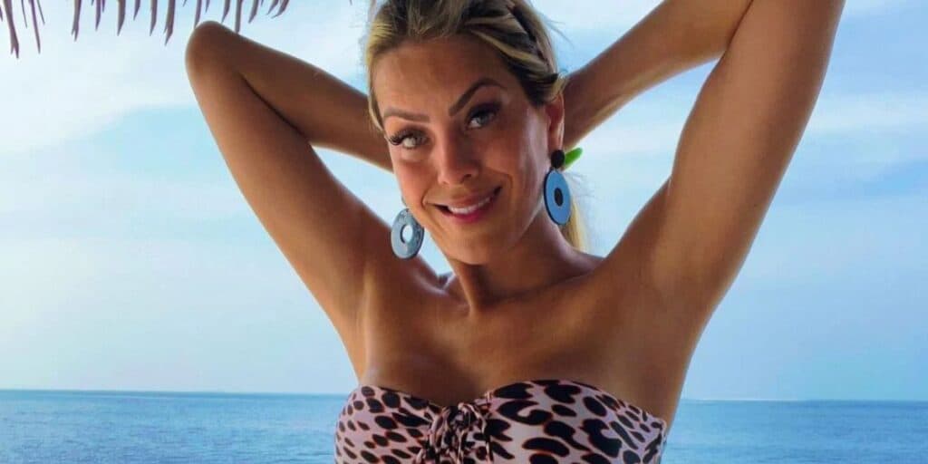 Fotos quentes de Renata Fan entregam corpão mais sexy aos 45 e provam o que muita novinha não quer aceitar