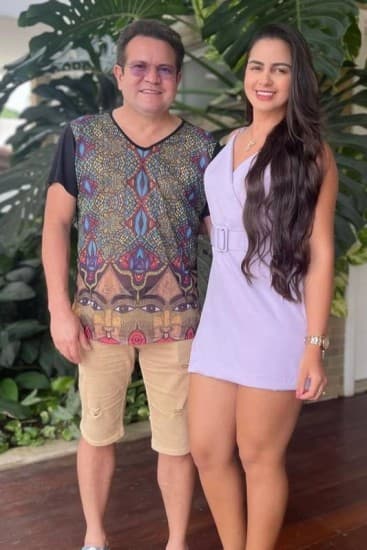 Ximbinha aparece com mulher que foi acusada de causar sua separação com Joelma - Foto Reprodução Ximbinha aparece com mulher que foi acusada de causar sua separação com Joelma - Foto Reprodução