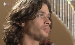 Marcos (Fabio Assunção) em cena de O Rei do Gado; ele assumirá o bebê de Liliana (Mariana Lima) (Foto: Reprodução / Globo) Marcos (Fabio Assunção) em cena de O Rei do Gado; ele assumirá o bebê de Liliana (Mariana Lima) (Foto: Reprodução / Globo)