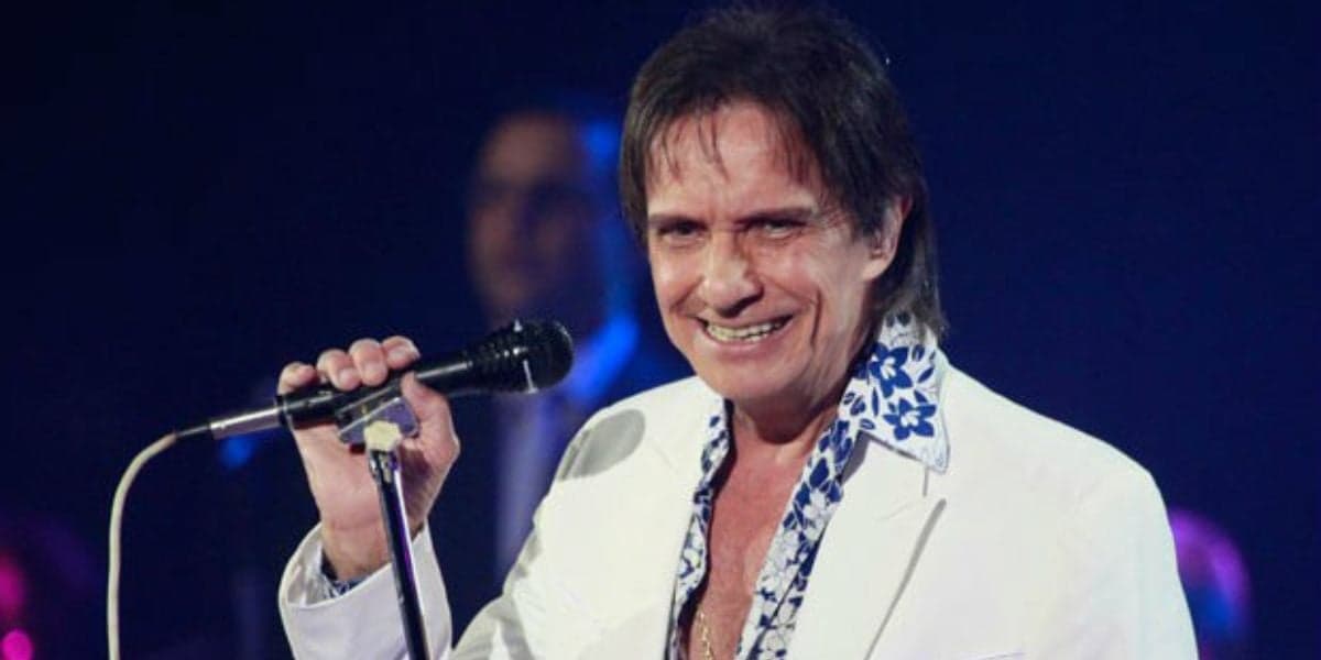 Aos 81, Roberto Carlos ganha no mínimo R$1 milhão por mês, tem "bairro" todo só pra ele e até navio de luxo(Foto Reprodução/Internet) Aos 81, Roberto Carlos ganha no mínimo R$1 milhão por mês, tem "bairro" todo só pra ele e até navio de luxo(Foto Reprodução/Internet)