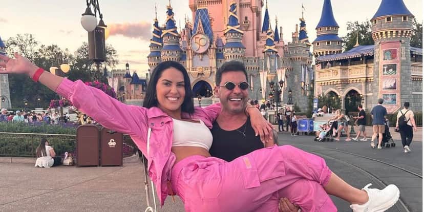 Zezé Di Camargo e Graciele Lacerda em viagem para Disney (Foto: Instagram) Zezé Di Camargo e Graciele Lacerda em viagem para Disney (Foto: Instagram)