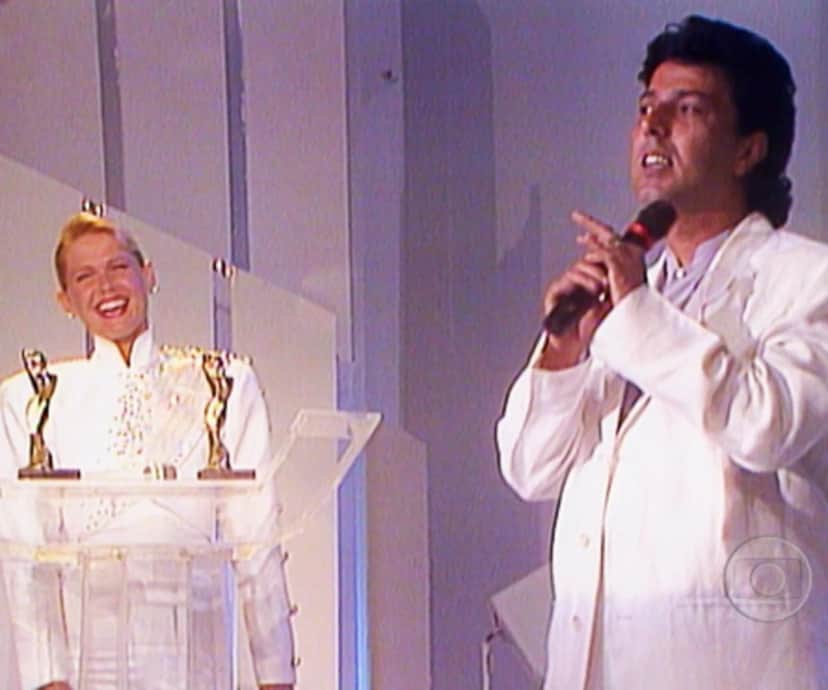 Xuxa e o cantor José Augusto em 1991 durante programa especial da Globo (Foto Reprodução/Memória da Tv) Xuxa e o cantor José Augusto em 1991 durante programa especial da Globo (Foto Reprodução/Memória da Tv)