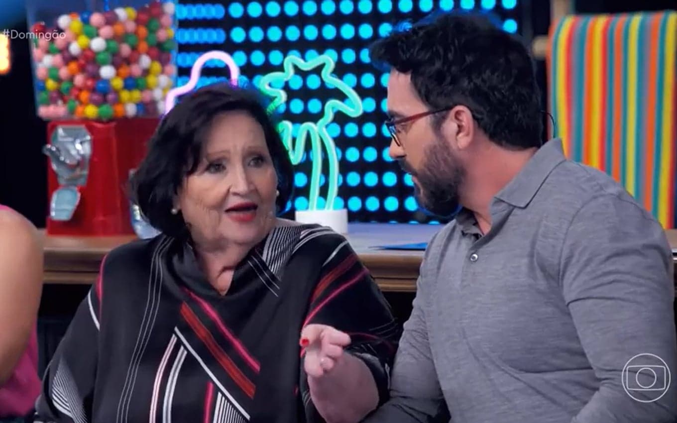 Dona Déa e Padre Fábio de Melo no programa Caldeirão com Huck - Foto Reprodução Globo Dona Déa e Padre Fábio de Melo no programa Caldeirão com Huck - Foto Reprodução Globo