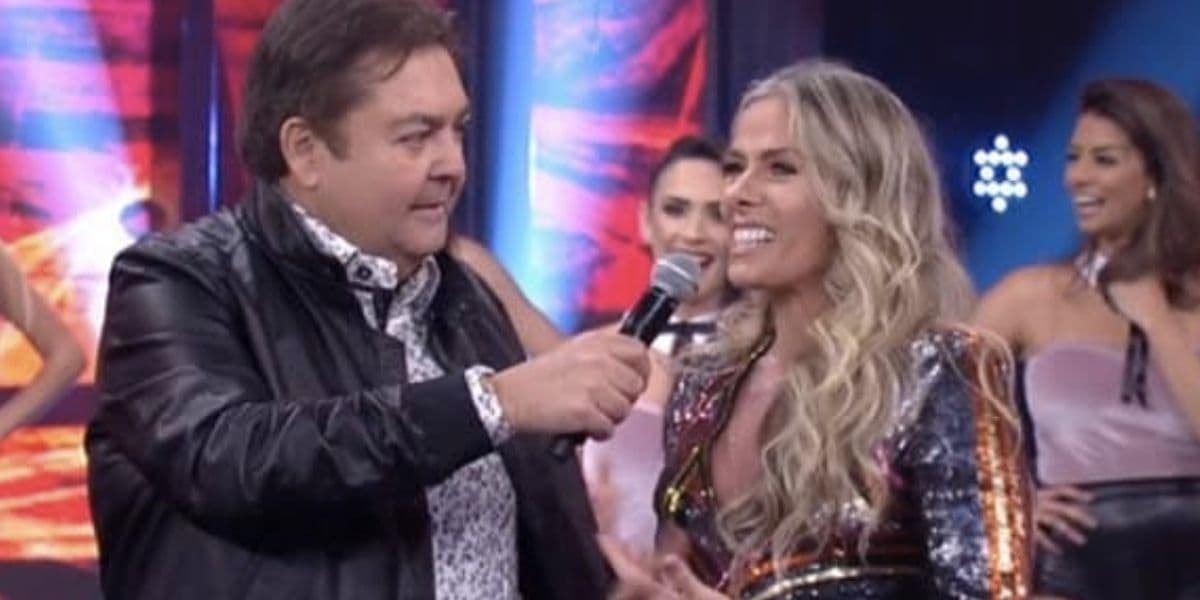 Adriane Galisteu e Faustão no extinto Domingão (Foto: Reprodução / Globo) Adriane Galisteu e Faustão no extinto Domingão (Foto: Reprodução / Globo)