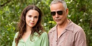Lucinda (Débora Falabella) e Andrade (Angelo Antonio) em Terra e Paixão (Foto: Reprodução / Globo) Lucinda (Débora Falabella) e Andrade (Angelo Antonio) em Terra e Paixão (Foto: Reprodução / Globo)