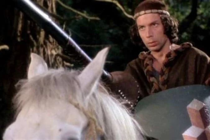 Ator Paul Geoffrey, do clássico 'Excalibur', morre aos 68 anos - Foto Internet Ator Paul Geoffrey, do clássico 'Excalibur', morre aos 68 anos - Foto Internet