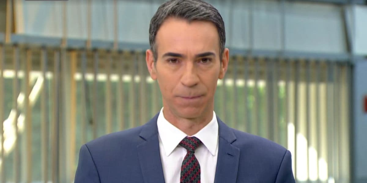 César Tralli no comando do Jornal Hoje (Foto: Reprodução / Globo) César Tralli no comando do Jornal Hoje (Foto: Reprodução / Globo)