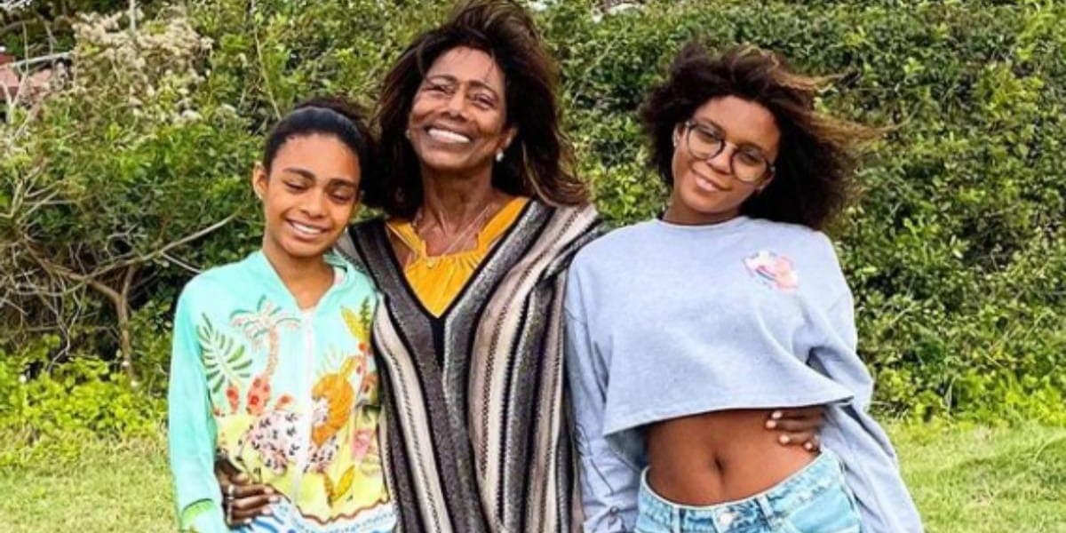 A apresentadora com suas filhas (Reprodução: Instagram) A apresentadora com suas filhas (Reprodução: Instagram)
