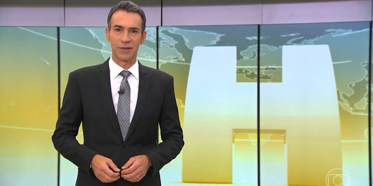 César Tralli nos estúdios do Jornal Hoje (Reprodução: Globo) César Tralli nos estúdios do Jornal Hoje (Reprodução: Globo)