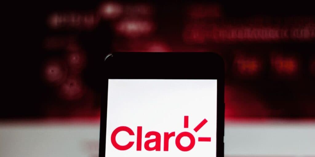 Dívida de R$43 bilhões, pedido de socorro e beira da falência: A triste situação de maior rival da Claro