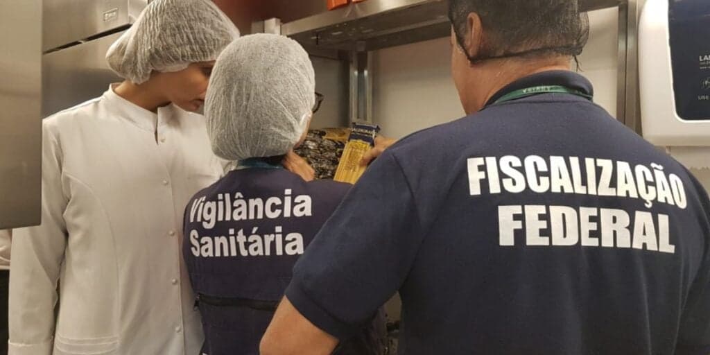 Comunicado de RISCO da ANVISA e venda PROIBIDA: Empresa alimentícia é arrancada de mercados com urgência