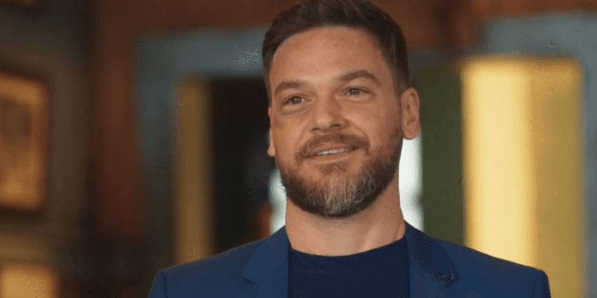 Theo alfineta inimigos em Vai na Fé (Foto: Globo) Theo alfineta inimigos em Vai na Fé (Foto: Globo)