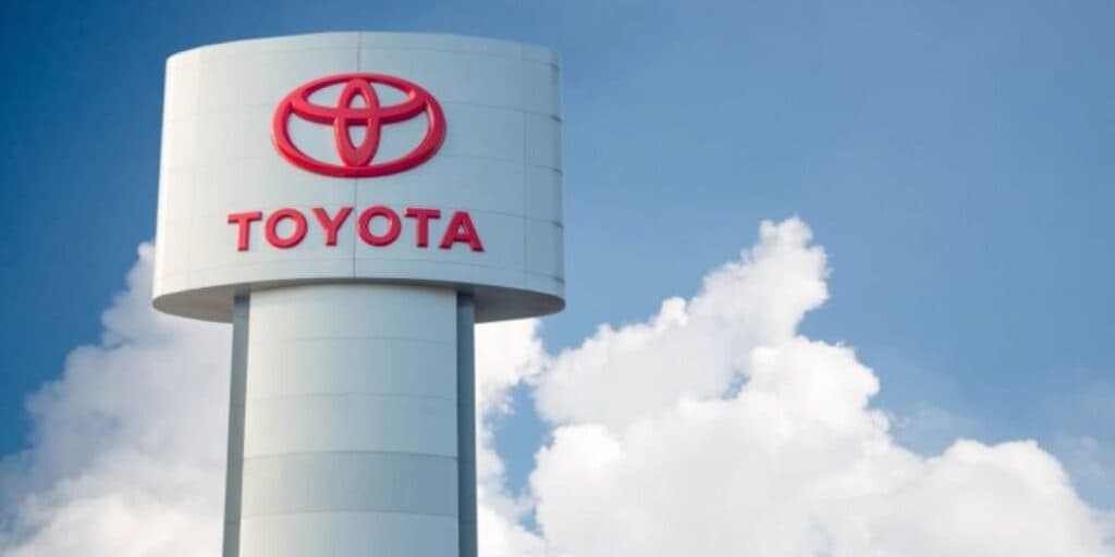 Rivais em alerta: Toyota relança popular lindo por 49 mil e ainda traz de volta outro carro muito AMADO