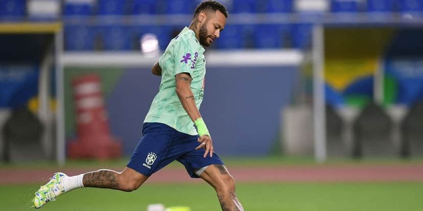 Neymar treinando na seleção brasileira - (Foto: Internet) Neymar treinando na seleção brasileira - (Foto: Internet)