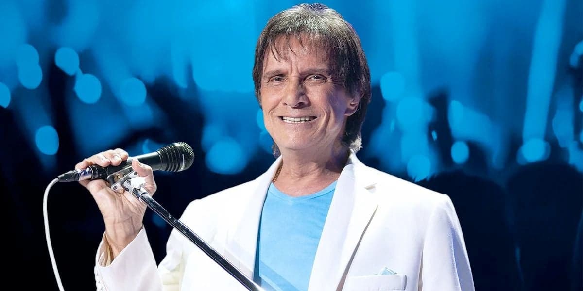 Roberto Carlos durante um de seus shows (Reprodução: Instagram) Roberto Carlos durante um de seus shows (Reprodução: Instagram)