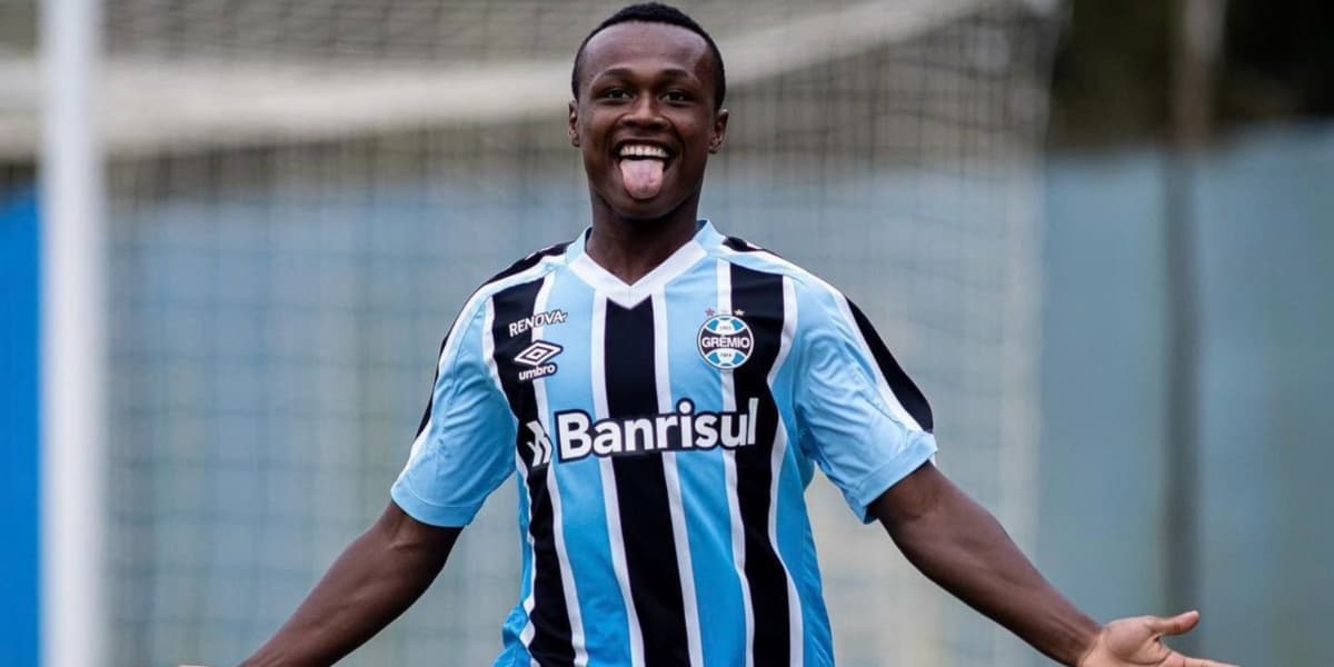Retorno TRIUNFAL de atacante e reforço milionário: Renato arma 2 viradas no Grêmio para aniquilar o Inter - Foto | Reprodução: Internet Retorno TRIUNFAL de atacante e reforço milionário: Renato arma 2 viradas no Grêmio para aniquilar o Inter - Foto | Reprodução: Internet