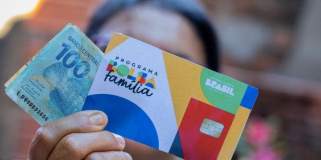 APROVADO: Nova lei do Bolsa Família muda o valor que milhões de usuários vão receber a partir de AMANHÃ (17)