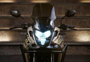 Apesar de a antiga XRE 300 já tivesse iluminação totalmente de LED, nova geração tem conjunto óptico que lembra a CB 500X (Foto: Divulgação / Honda) Apesar de a antiga XRE 300 já tivesse iluminação totalmente de LED, nova geração tem conjunto óptico que lembra a CB 500X (Foto: Divulgação / Honda)