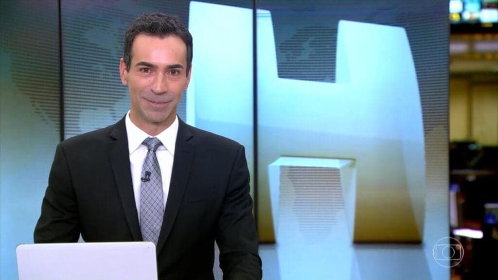César Tralli fala do Bolsa Família no Jornal Hoje (Foto: Divulgação) César Tralli fala do Bolsa Família no Jornal Hoje (Foto: Divulgação)