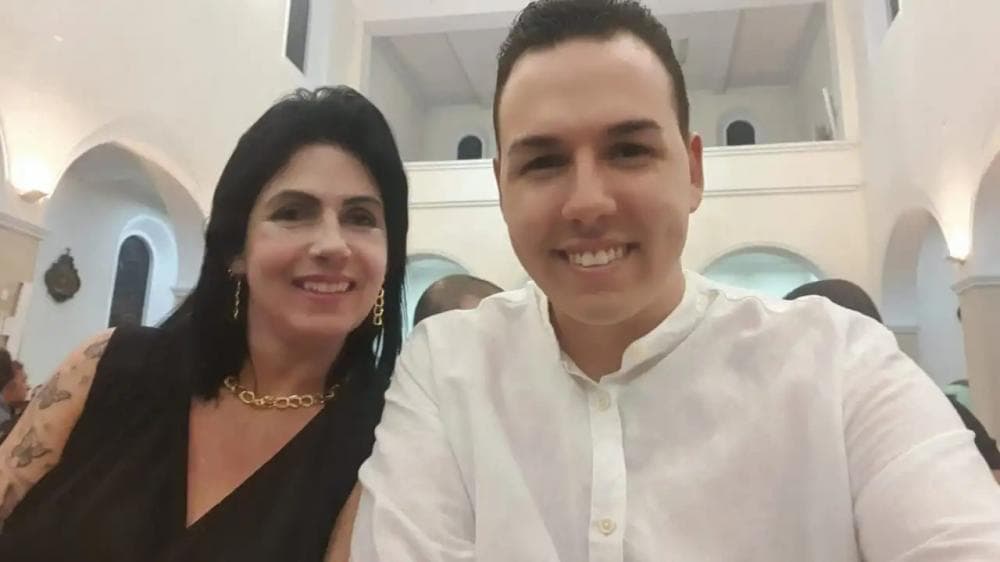 Maurício Silva Ferreira e sua mãe, Fernanda Silva Bim (Reprodução/Internet) Maurício Silva Ferreira e sua mãe, Fernanda Silva Bim (Reprodução/Internet)