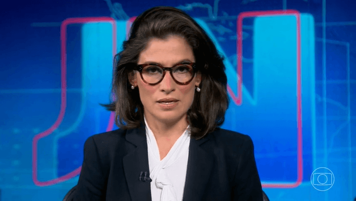Renata Vasconcellos se emocionou no Jornal Nacional (Foto: Divulgação) Renata Vasconcellos se emocionou no Jornal Nacional (Foto: Divulgação)