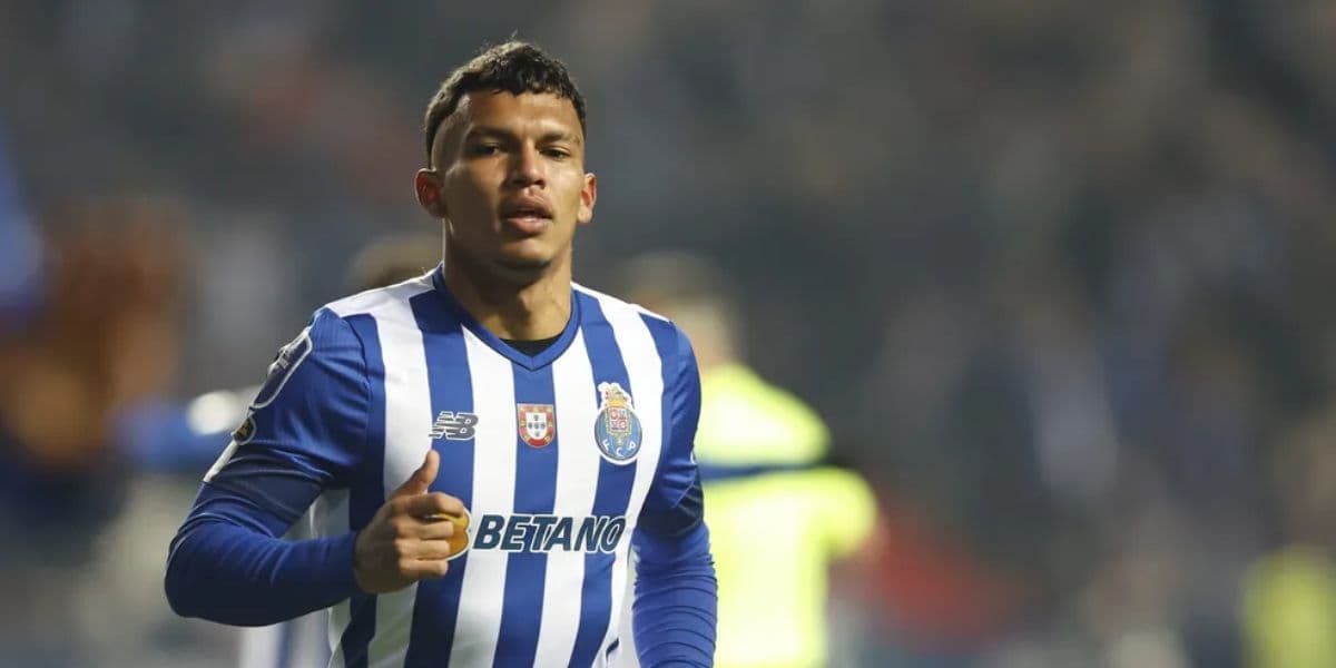 Ronaldo decide contratar Gabeiel Veron jóia do próprio Verdão junto com medalhões para o Cruzeiro em 2024 - (Foto Internet) Ronaldo decide contratar Gabeiel Veron jóia do próprio Verdão junto com medalhões para o Cruzeiro em 2024 - (Foto Internet)