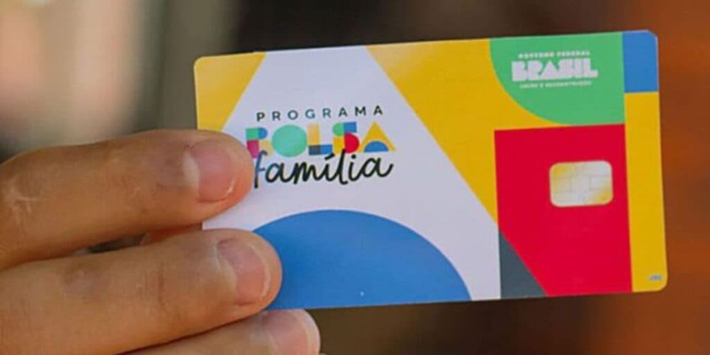 A regra de proteção permite com que as famílias sigam recebendo metade do benefício (Reprodução: Internet) A regra de proteção permite com que as famílias sigam recebendo metade do benefício (Reprodução: Internet)