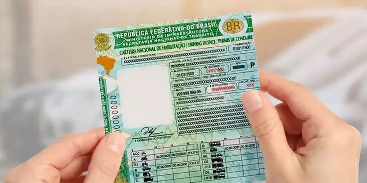 CNH é um dos documentos necessários para conduzir um veículo (Reprodução: Internet) CNH é um dos documentos necessários para conduzir um veículo (Reprodução: Internet)