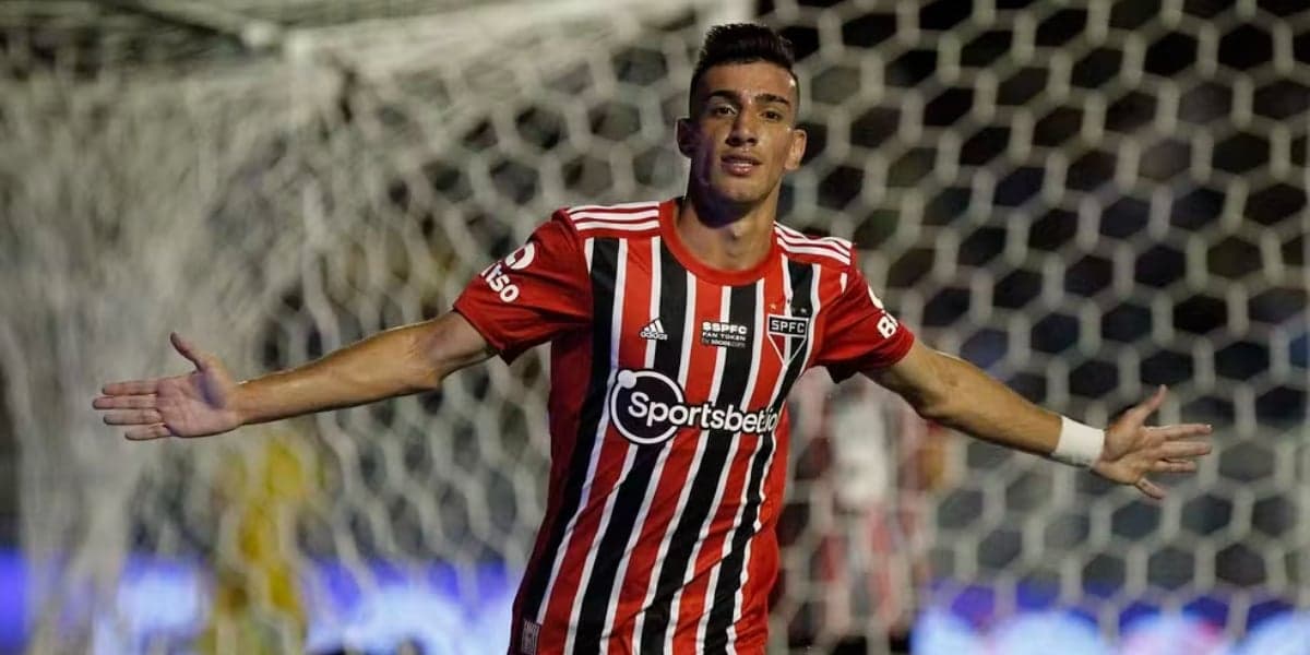 Pedrinho deve fechar com o Santos (Foto: Divulgação) Pedrinho deve fechar com o Santos (Foto: Divulgação)