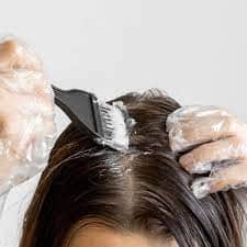 Mulher pintando o cabelo - Foto Internet2 Mulher pintando o cabelo - Foto Internet2