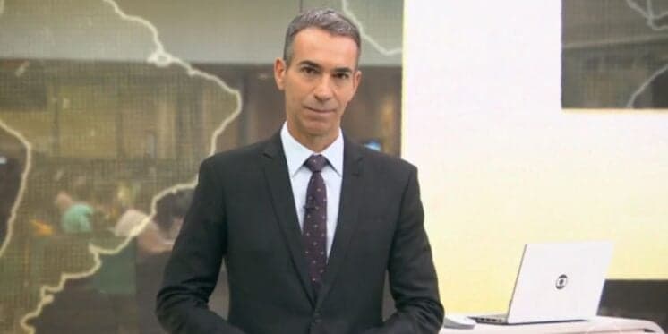 César Tralli no Jornal Hoje (Foto: Reprodução / Globo) César Tralli no Jornal Hoje (Foto: Reprodução / Globo)