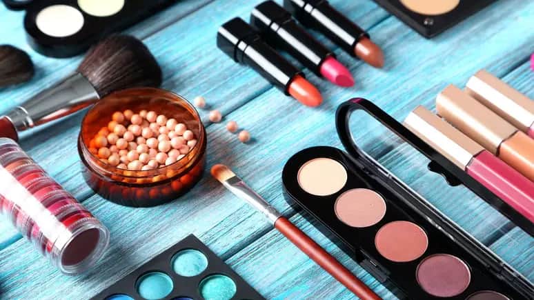 Produtos de maquiagem fora da validade (Foto: Reprodução/ Internet) Produtos de maquiagem fora da validade (Foto: Reprodução/ Internet)