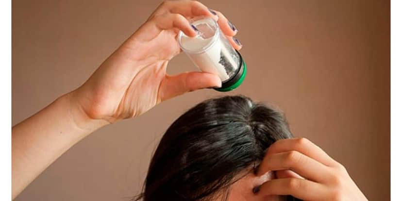 Uso de talco no cabelo ajuda a combater a oleosidade (Foto: Internet) Uso de talco no cabelo ajuda a combater a oleosidade (Foto: Internet)