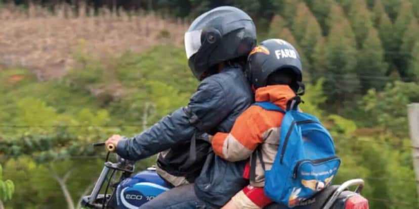 Crianças na garupa da moto apenas a partir dos 10 anos (Reprodução: Internet) Crianças na garupa da moto apenas a partir dos 10 anos (Reprodução: Internet)