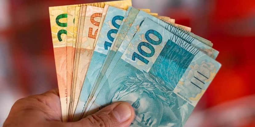 Notas de 100, 50 e 20 reais; 14º salário chega à lista de CPF's em SP (Foto: Divulgação/Internet) Notas de 100, 50 e 20 reais; 14º salário chega à lista de CPF's em SP (Foto: Divulgação/Internet)