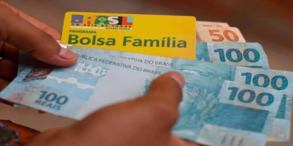 Pode preparar a carteira: Desbloqueio de R$700 pelo Bolsa Família chega para salvar o bolso em 3 passos