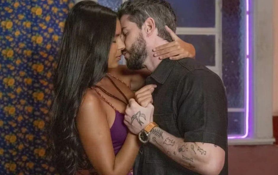 Ritinha (Mell Muzzillo) e Eriberto (Pedro Neschling) em Renascer (Foto: Reprodução / Globo)
Ritinha (Mell Muzzillo) e Eriberto (Pedro Neschling) em Renascer (Foto: Reprodução / Globo)