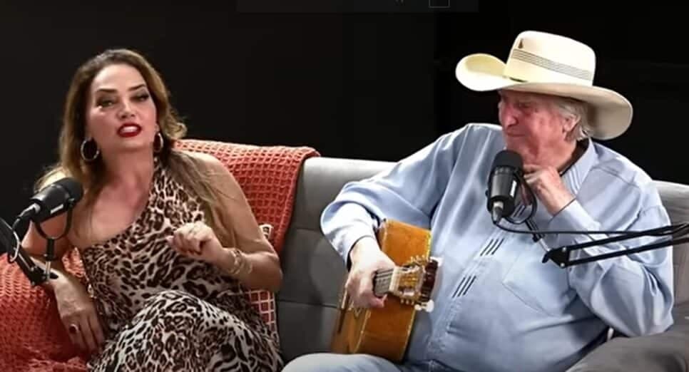Nani Venâncio e Sérgio Reis em podcast (Foto: Reprodução/ YouTube) Nani Venâncio e Sérgio Reis em podcast (Foto: Reprodução/ YouTube)