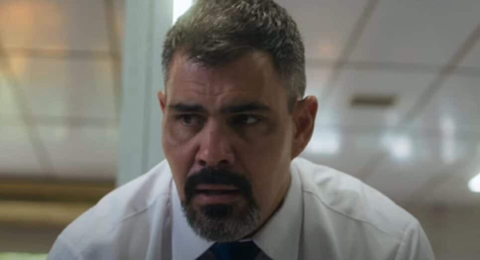 Volta Por Cima: Jayme descobre dinheiro roubado por Osmar e Tereza aceita suborno (Foto: Reprodução/ TV Globo) Volta Por Cima: Jayme descobre dinheiro roubado por Osmar e Tereza aceita suborno (Foto: Reprodução/ TV Globo)