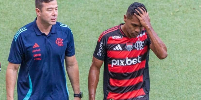 Alex Sandro saindo lesionado contra o Fluminense (Reprodução: Globo) Alex Sandro saindo lesionado contra o Fluminense (Reprodução: Globo)