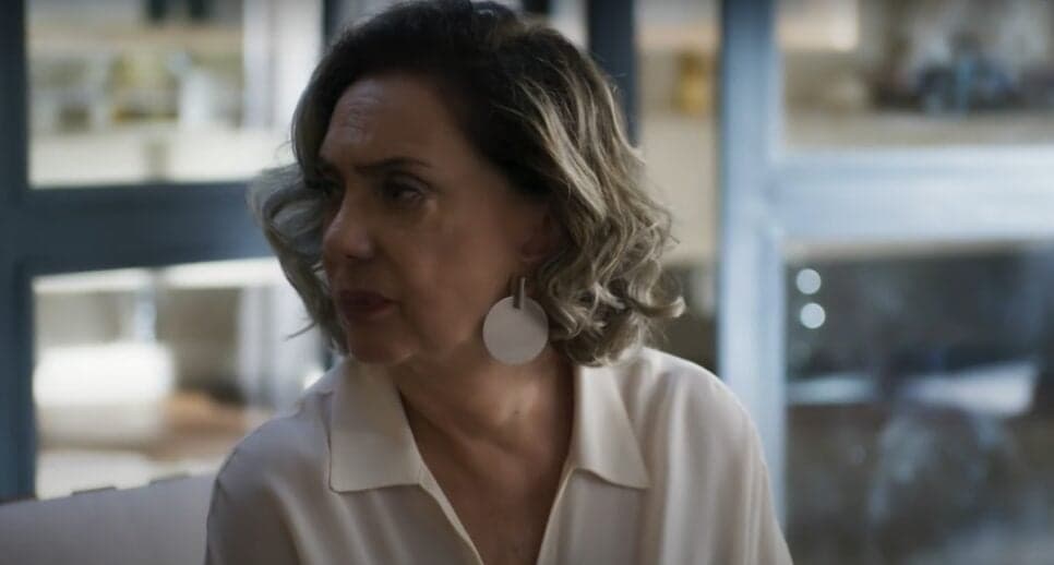 Morte ronda Berta diante do testamento maldito (Foto: Reprodução/ Globo) Morte ronda Berta diante do testamento maldito (Foto: Reprodução/ Globo)