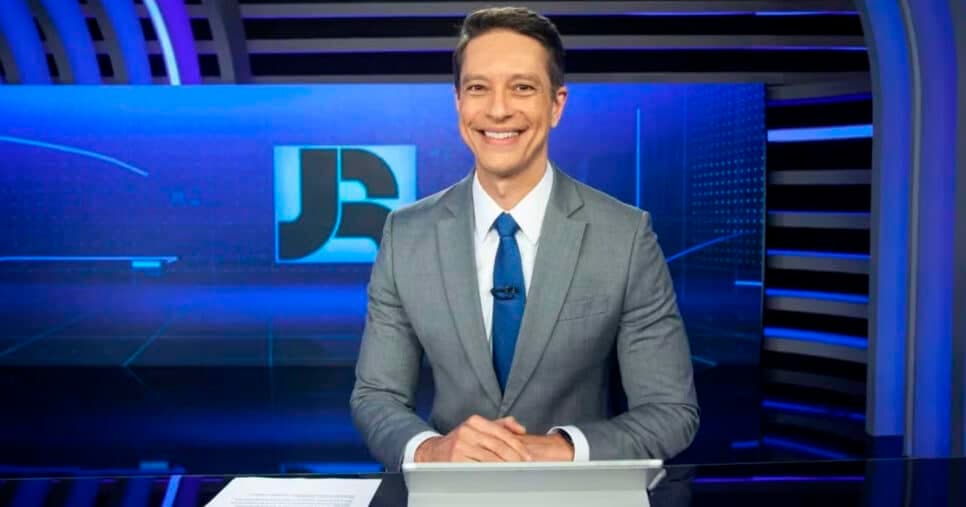 Sergio Aguiar é substituído às pressas no Jornal da Record (Foto: Reprodução - Record) Sergio Aguiar é substituído às pressas no Jornal da Record (Foto: Reprodução - Record)