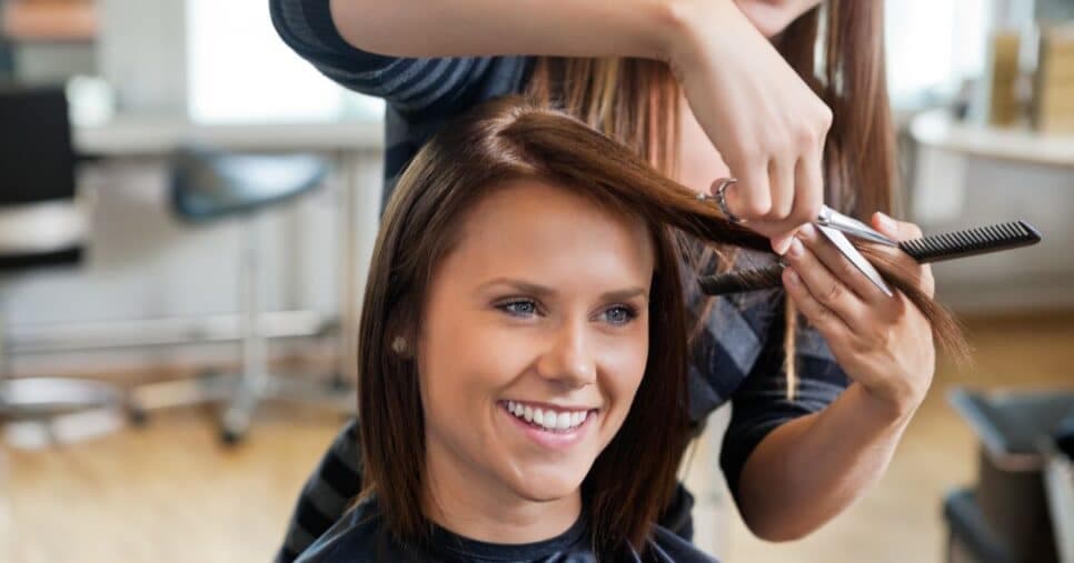 5 cortes de cabelo cobrem o grisalho sem precisar de tinta e rejuvenescem o visual